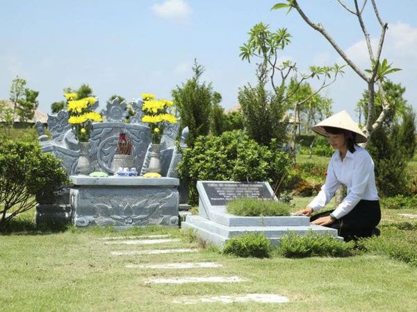 Sắm lễ vật cúng phần mộ trước giỗ tổ sao cho đúng nghi thức