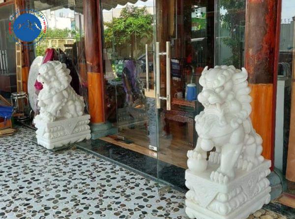 Sắp xếp kỳ lân trước cửa nhà