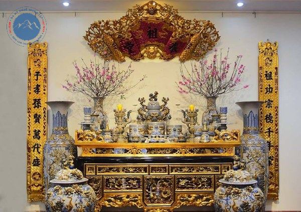 Tại sao gia chủ cần đặt bát hương trên bàn thờ?