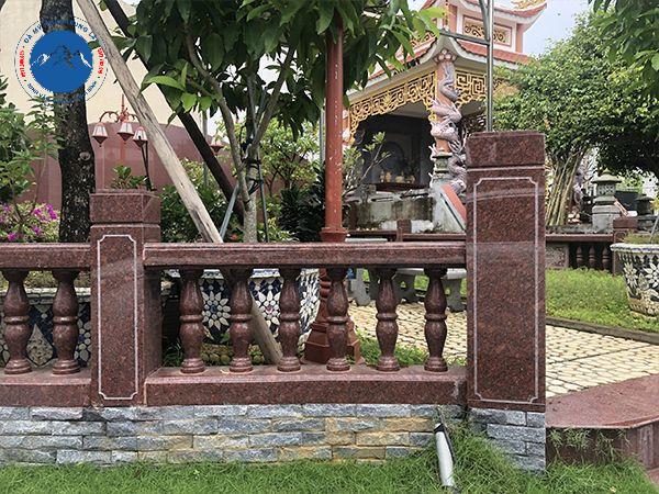 Thi công lan can đá hoa cương màu đỏ độc đáo