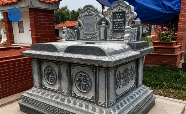 Thi công mộ đá đôi dành cho ông bà tổ tiên