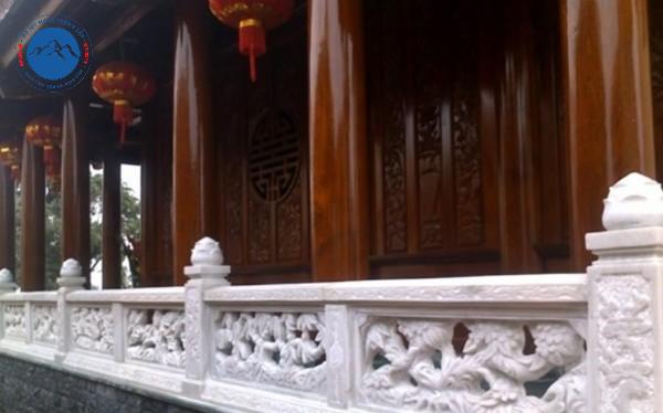 Thiết kế lan can đá trắng chạm cánh sen nở thanh cao