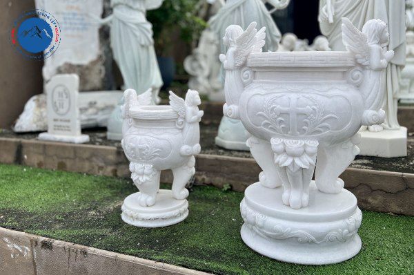 Thiết kế lư hương Công giáo tối giản phù hợp không gian nhỏ