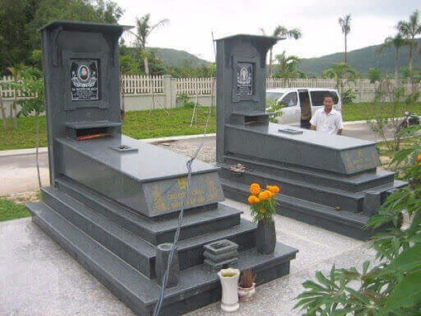Thiết kế mộ úp tam cấp bằng đá xanh truyền thống