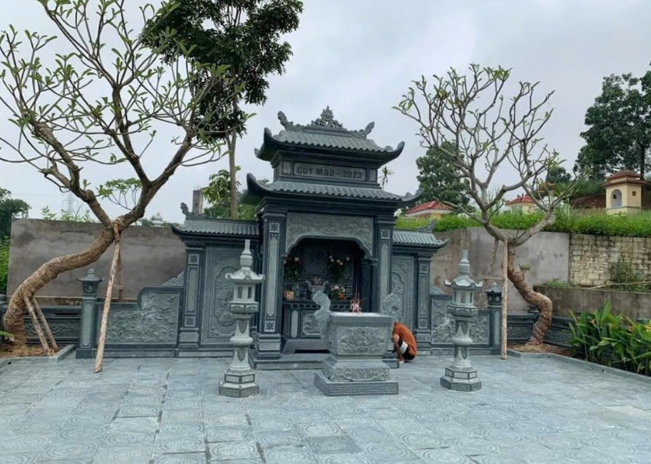 Thiết kế lăng mộ gia tộc rộng rãi, đảm bảo sự trang nghiêm