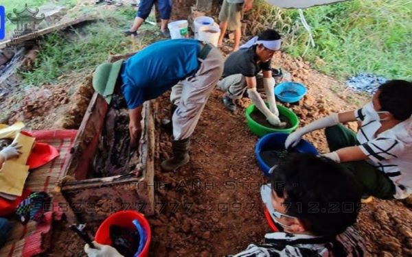 Tổng hợp các tuổi kiêng khi bốc mộ theo quan niệm dân gian