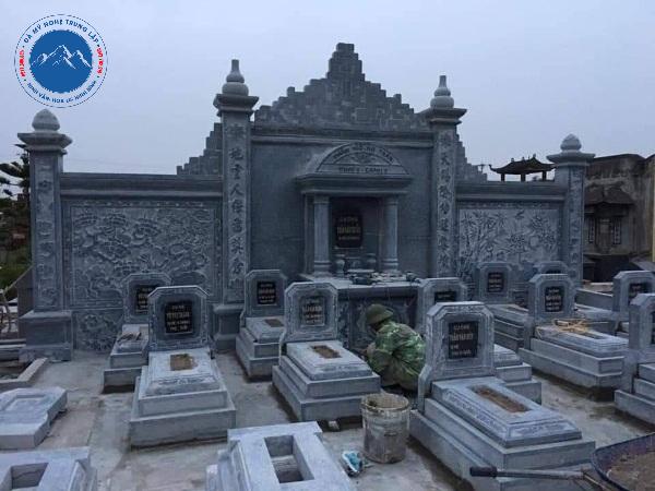 Tổng thể khu lăng mộ gia đình đá xanh rêu