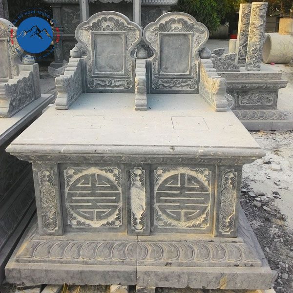 Tổng thể khu lăng mộ sử dụng mộ bành đá đơn giản