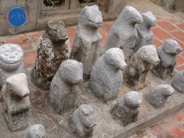 Tượng chó đá mặt nghiêm giữ bình an cho nhà