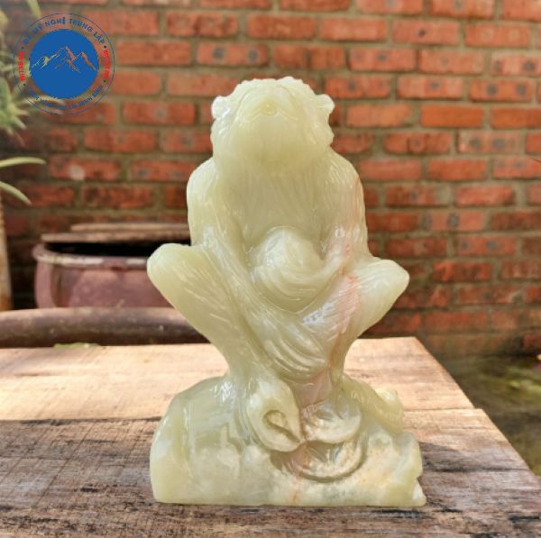Tượng khỉ đá phong thủy nguyên khối tượng trưng sức mạnh bền vững