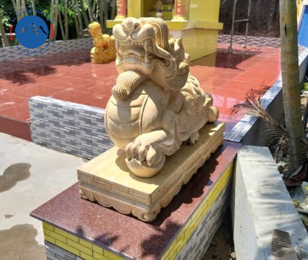 Tỳ Hưu đá khảm vàng sang trọng tượng trưng thịnh vượng