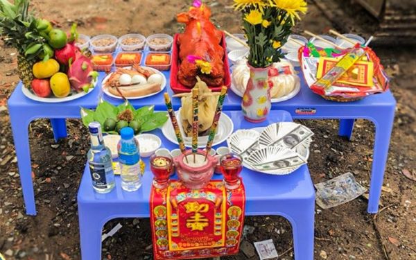 Vàng mã dùng trong lễ tạ mộ