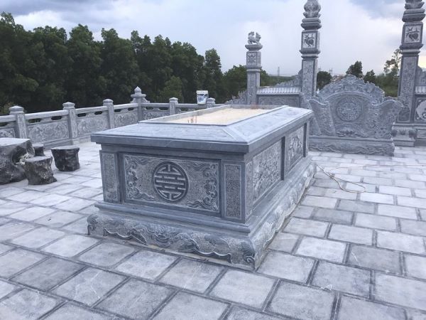 Về ngày giờ xây mộ không cải táng