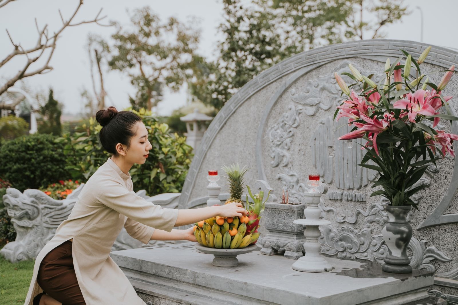 Xây mộ trong tiết Thanh Minh