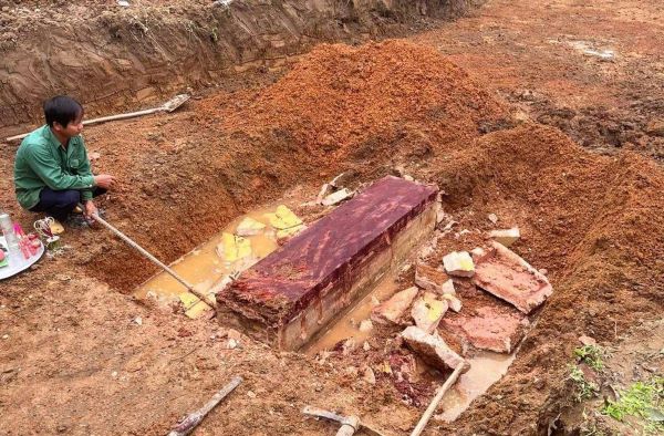 Ý nghĩa của việc xây mộ trong quan ngoài quách